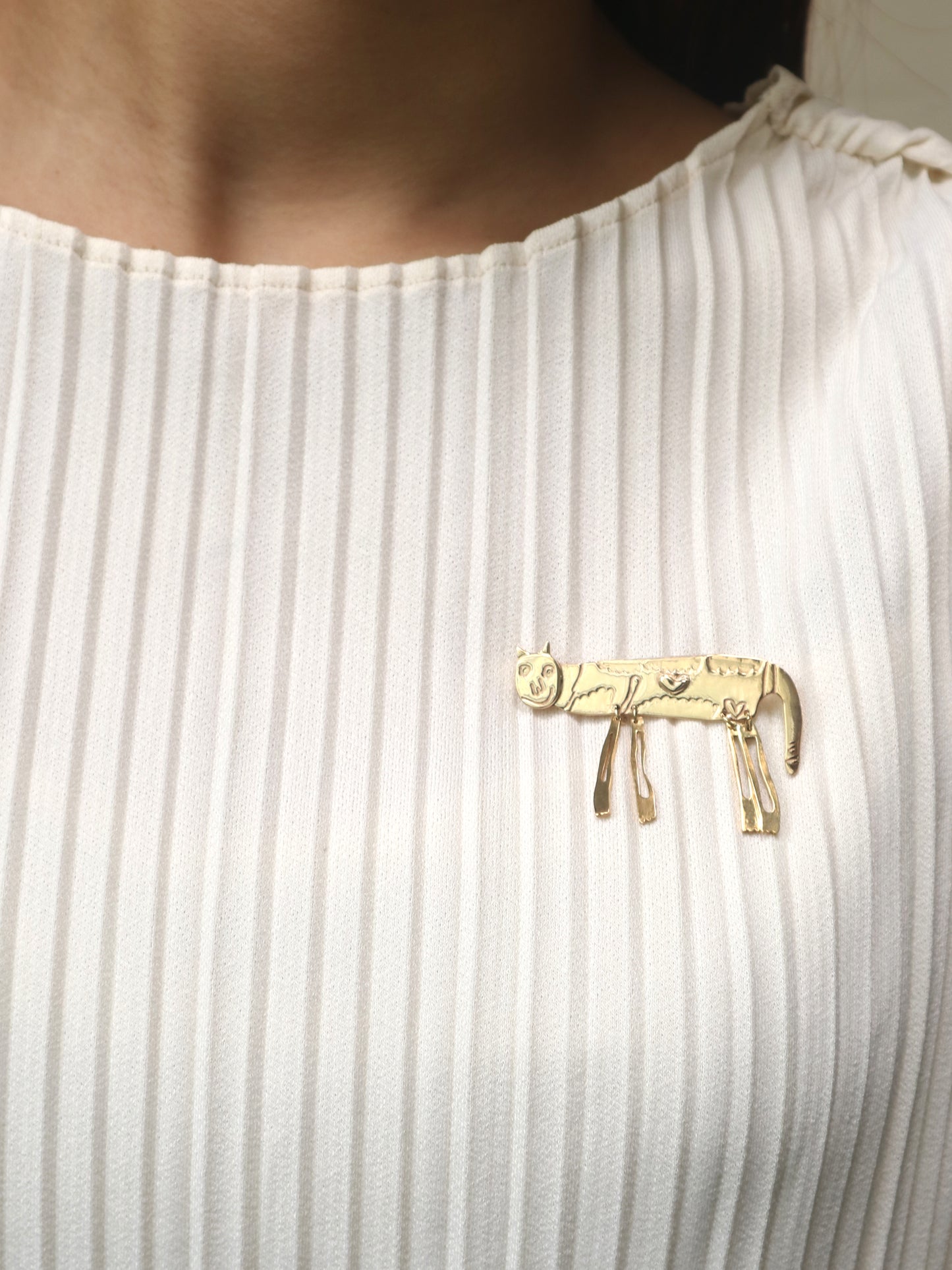 Kucing Claudia Brooch